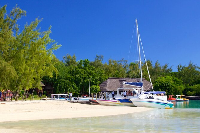 Mauritius: Catamaran Cruise to Ile Aux Cerfs with BBQ Lunch - A BBQ lunch with beer, wine, and local rum