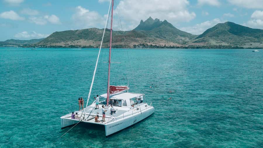 Mauritius: Catamaran Day Cruise to lle aux Cerfs with Lunch - Starting at Trou d’Eau Douce