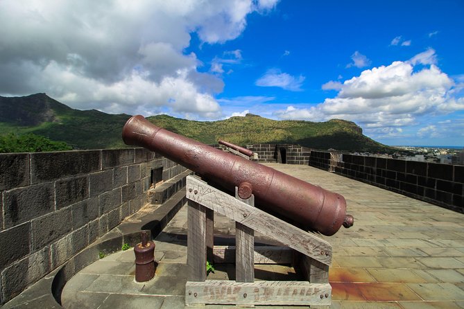 Mauritius City Tour, ALL INCLUSIVE Day Trip, Private SUV Car with Guide - Kwan Tee Pagoda and the Chinese side of Port Louis