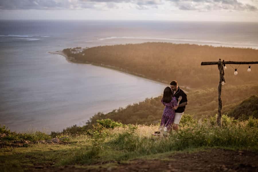 Mauritius: Exclusive Le Morne Sunset Hike & Aperitivo - The 1.5-hour climb through Le Morne