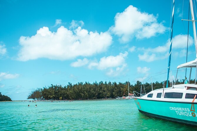 Mauritius : Full day All inclusive Ile aux cerfs Catamaran cruise - Lunch on Board, With Drinks Included