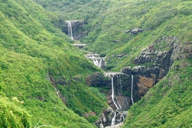 Mauritius Hiking : Tamarind falls ( 7 waterfalls) - Waterfalls, basins, and a route description worth checking