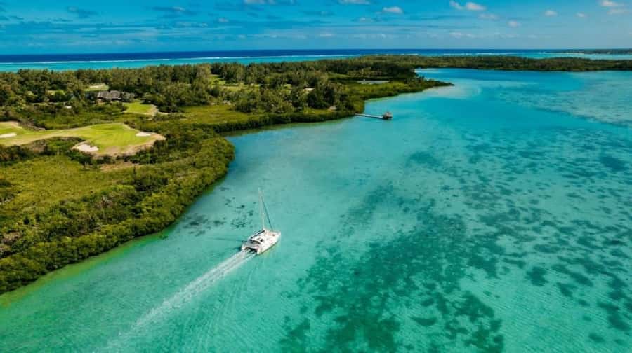 Mauritius: Ile Aux Cerfs Catamaran Cruise with Lunch - Swimming and snorkeling around Ile aux Cerfs