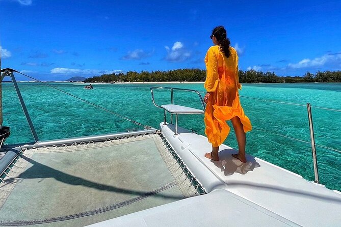 Mauritius: Ile Aux Cerfs Catamaran Tour with Lunch and Drinks - Ile aux Cerfs: beach time and optional activities