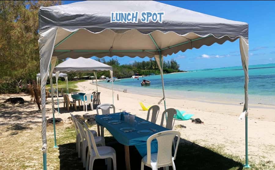 Mauritius: Ile aux Cerfs Speedboat Tour with Lunch & Drinks - Speedboat travel and comfort