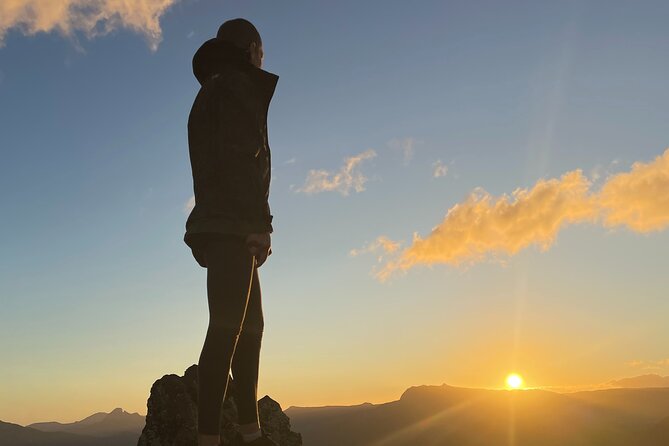 Mauritius: Le Morne: Intimate Hike Away from the Crowd - The 69-meter scramble requires care