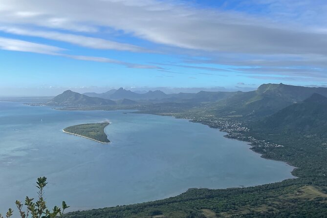 Mauritius: Le Morne: Intimate Hike Away from the Crowd - The final ascent leads to 493 meters
