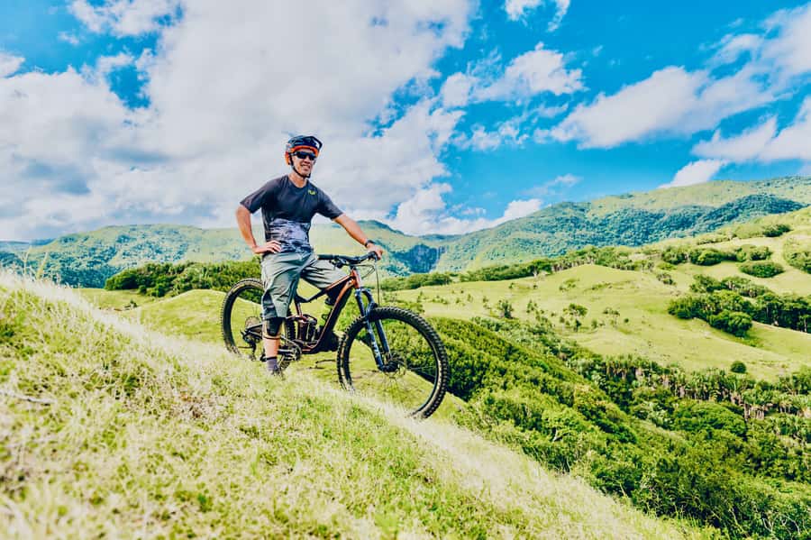 Mauritius: Scenic Bike Trails with Gear & Shuttle - Arriving at Le Cerf d’Or in Chamouny