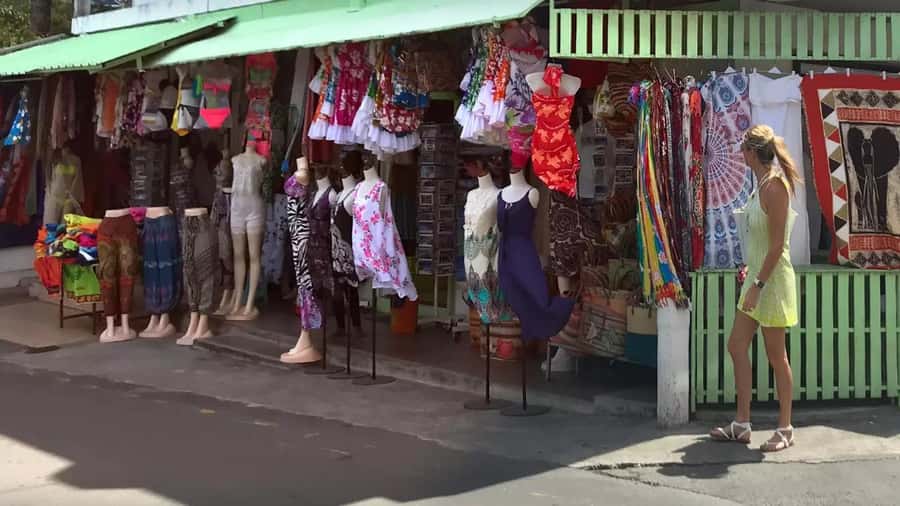 Mauritius: Shopping Tour - Port Louis Markets & Grand Baie - Grand Baie Bazaar: The Best Stop for Souvenir Hunting
