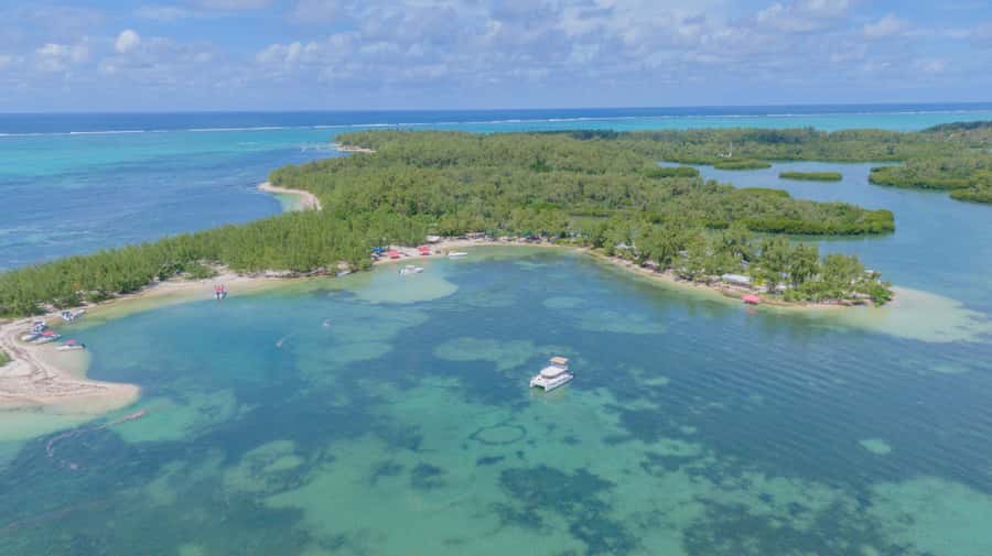 Mauritius: Speedboat Ile aux Cerfs, GRSE Waterfall, BBQ, Bar - What the six-hour schedule means for you
