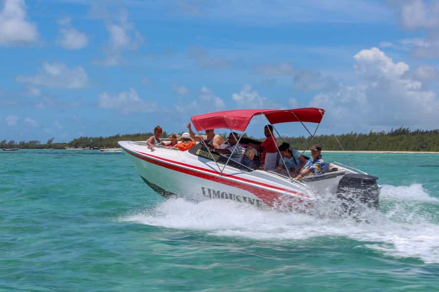 Mauritius: Speedboat Tour to Ile aux Cerfs with Lunch - The 45-minute route toward Grande Rivière South East