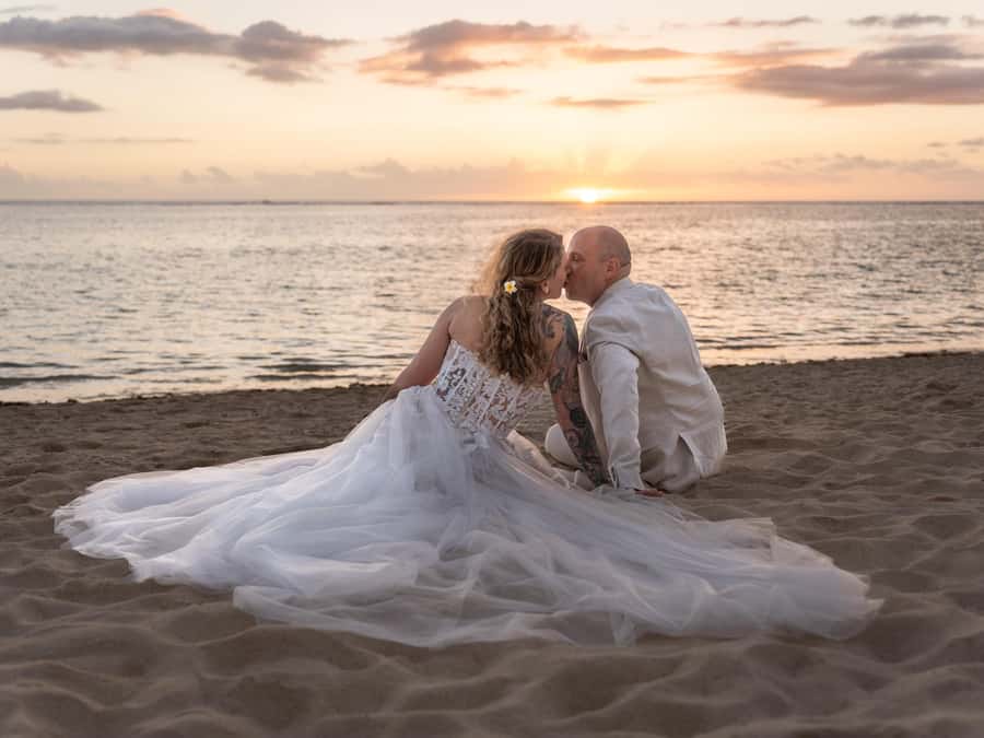 Mauritius: Sunset photoshoot (Honeymoon/family shoots) - The value of the posing crash course