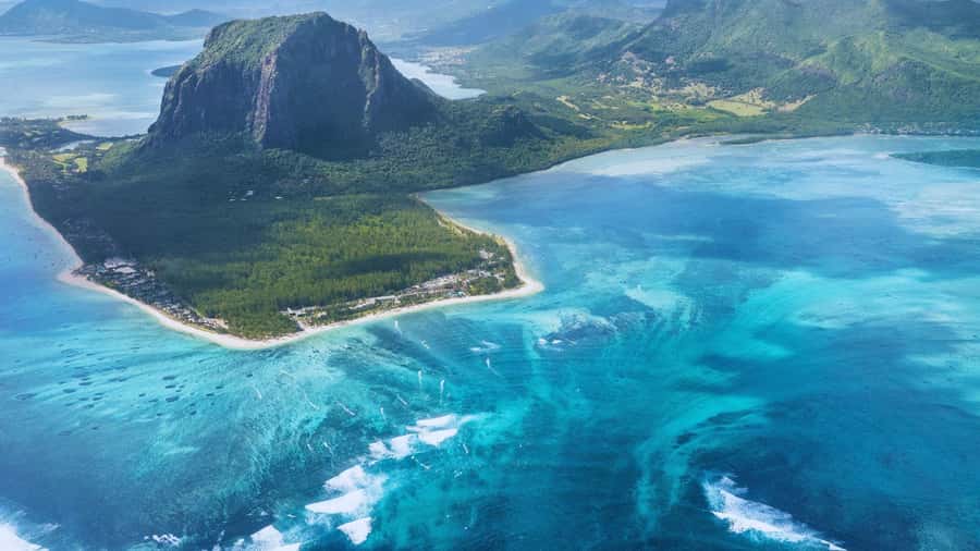 Mauritius: Underwater waterfall by Helicopter tour - Grand Bassin and the sacred heart of the island