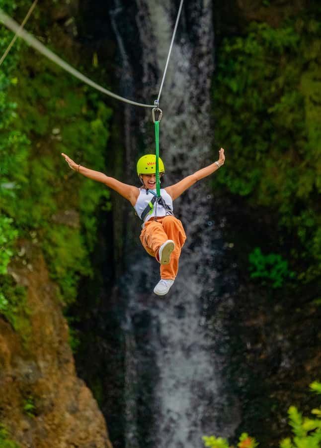 Mauritius: Vallé Advenature Park: Waterfall Zipline - Flying above Mauritius waterfalls