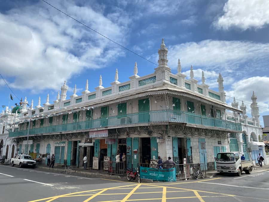 Port Louis: Private Guided Tour and Street Food Tasting - Is $175 per person a fair price?