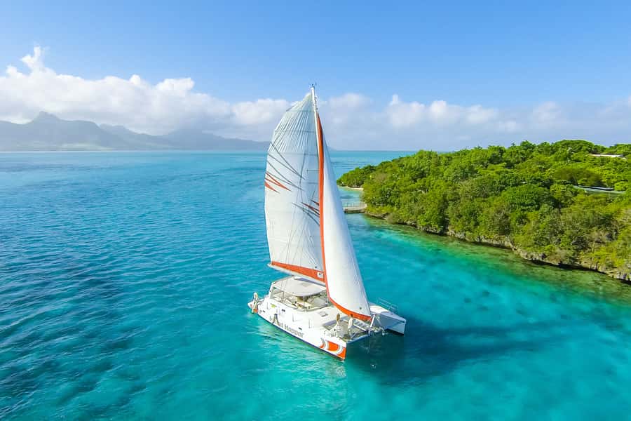 Private Catamaran Charter to Ile aux Cerfs - Key points at a glance