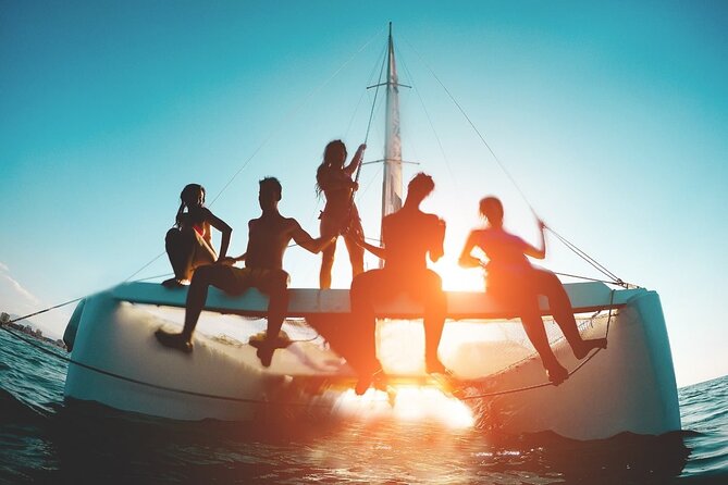 Private Exclusive Sundowner catamaran with Dinner & Transfer - Snorkeling near Ile aux Aigrettes