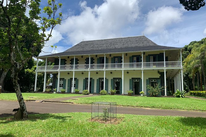 Private Guided Tour of Northern Mauritius with Shopping in Port Louis - Cap Malheureux and the red-roofed church