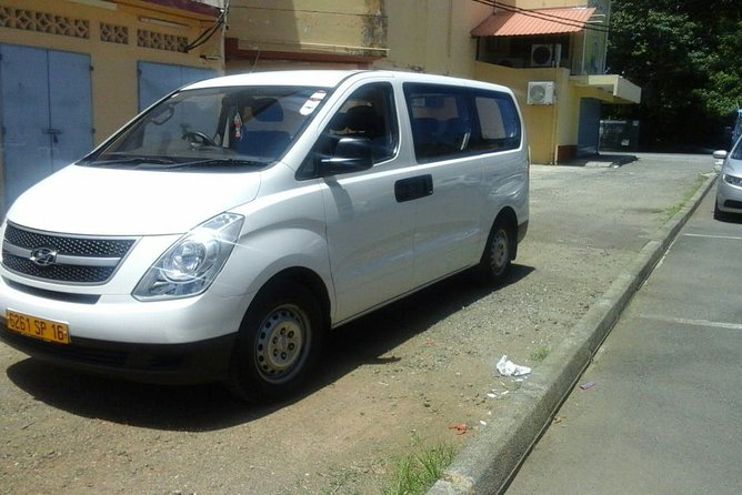 Private Luxury Minibus Transfer from Mauritius Airport to City - A calm start at Mauritius airport