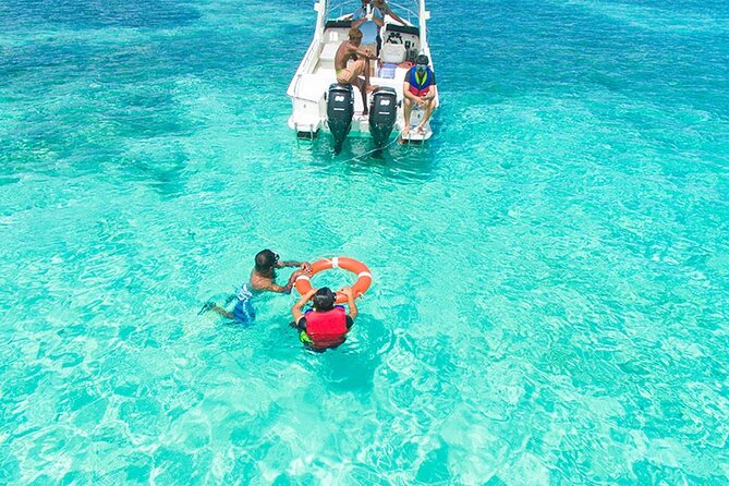 Private speed boat to Ile aux Cerfs full-day Incl: Lunch & Transfer - Who should book this private boat day