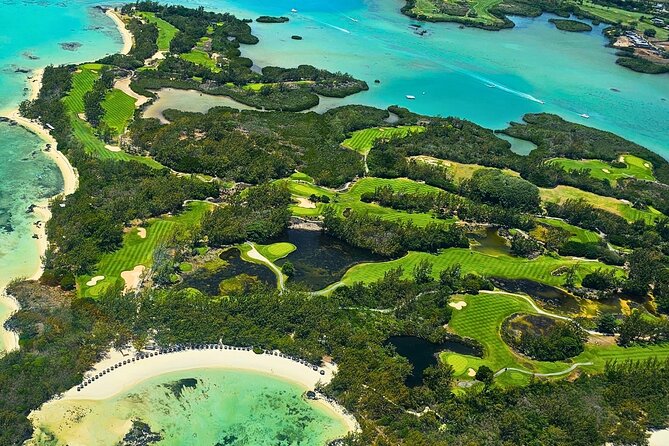 Seaplane Tours over the turquoise lagoon of the East of Mauritius - What the private format means for you