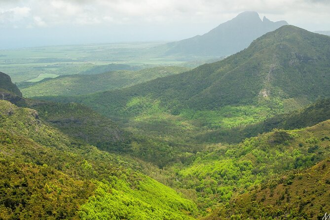 South of Mauritius :Full day package including Chamarel Coloured earth & lunch - Trou aux Cerfs and Floreal in the central highlands
