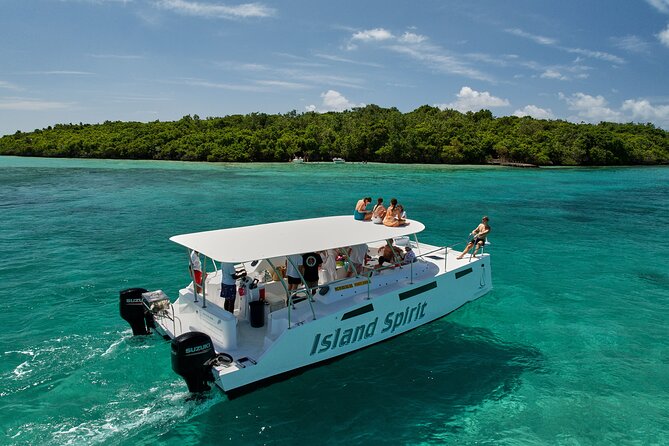 SouthEast Lagoon Discovery on shared basis on a Power Catamaran - The southeast lagoon and its changing views