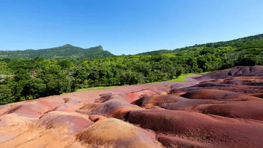 Southern Mauritius: Volcanoes & Coloured Earth - Grand Bassin and the sacred lake