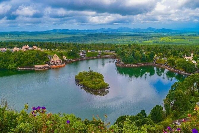 Southern Tales: Full-day incl Crocodile Park & 23 Colored Earth - Chamouny waterfall and a quick stop in Souillac