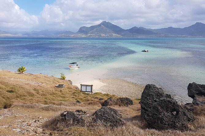 Speed Boat Tour île aux Cerfs and Others Gems of The South - The barbecue deserves a little planning