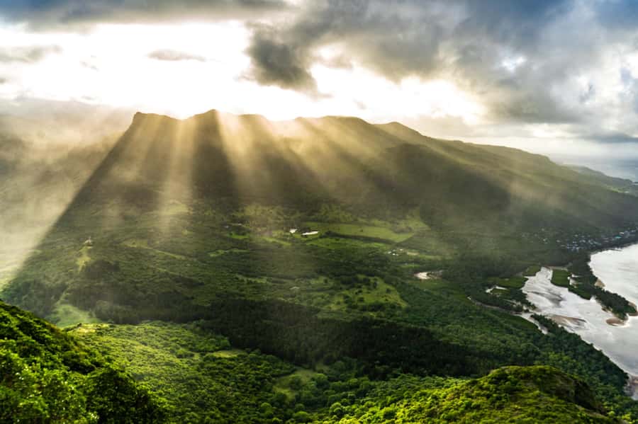 Sunrise hike at Le Morne Brabant with Local Guides (UNESCO) - Why Le Morne Brabant is worth an early start