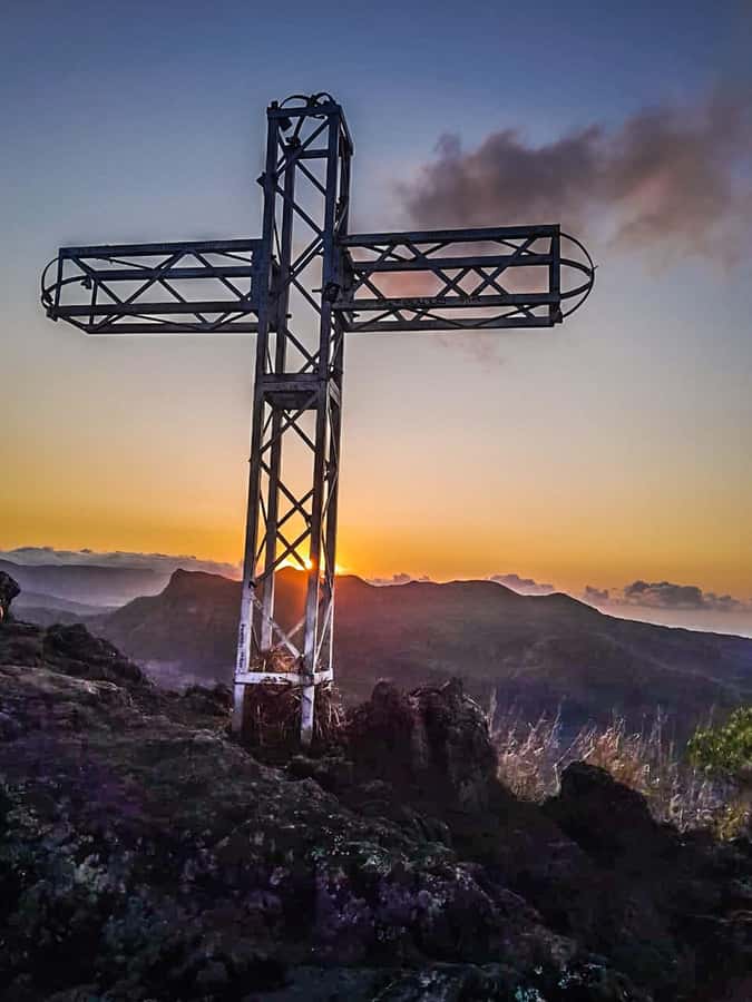 Sunrise hike at Le Morne Brabant with Local Guides (UNESCO) - The first hour: forest, headlamps, and a steady pace