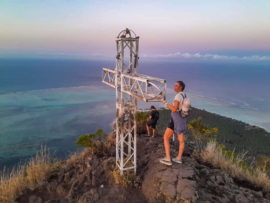 Sunrise hike at Le Morne Brabant with Local Guides (UNESCO) - Meeting your guide before dawn at Le Morne