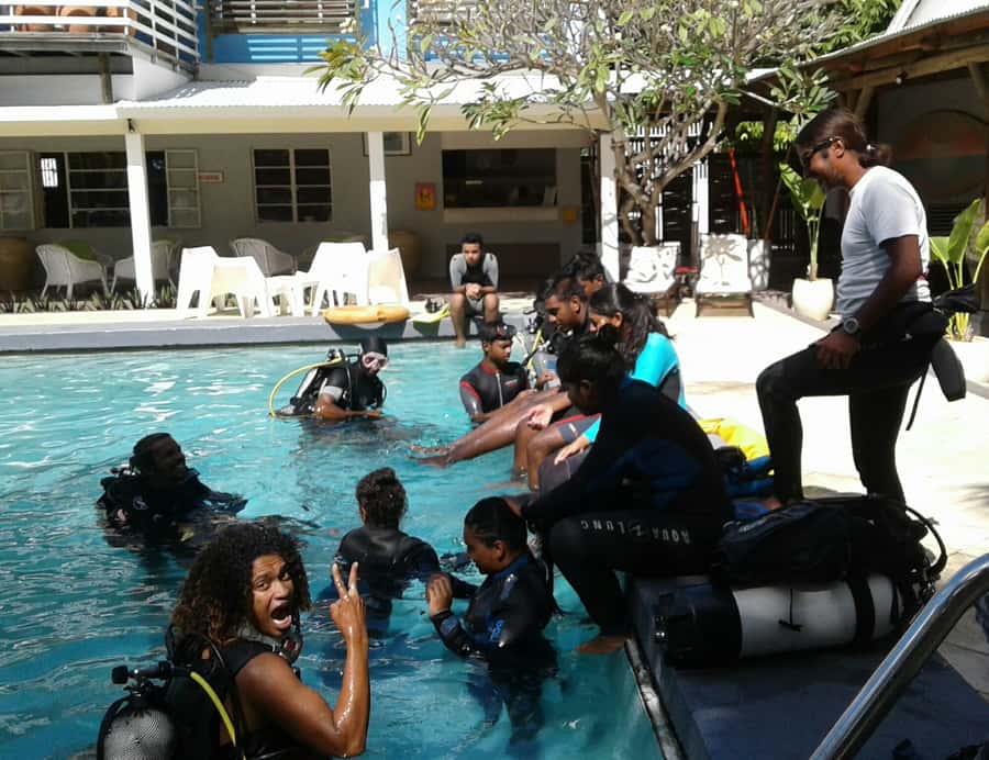 Tamarin Bay: Beginners Scuba Diving Experience - At the diving center, paperwork and a calm start