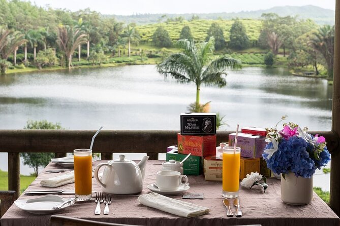 The East Discovery Tour: Bois-Cheri Tea Factory, Blue-Bay Marine Park & Lunch - Lunch: a practical pause in the middle of the route