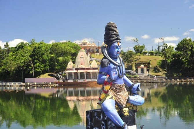 Trou-aux-Cerfs - Chamarel - Grand Bassin -Private Guided Tour (Min. 2 persons) - Grand Bassin and Ganga Talao: approach with respect