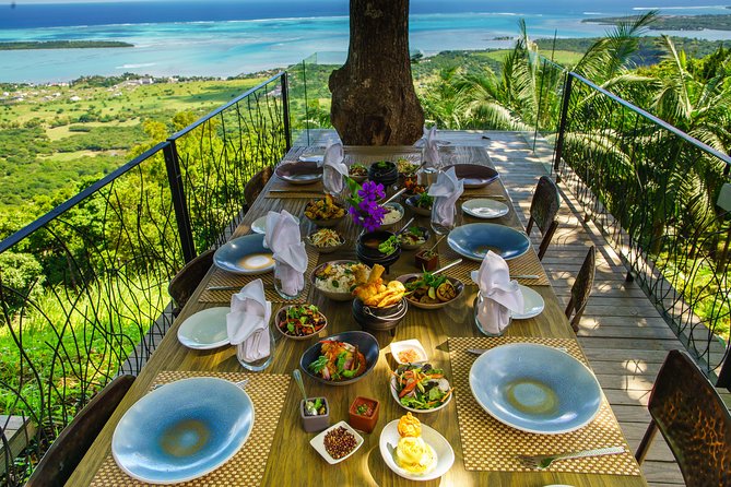 Trou-aux-Cerfs - Chamarel - Grand Bassin -Private Guided Tour (Min. 2 persons) - The guides are a major part of the experience