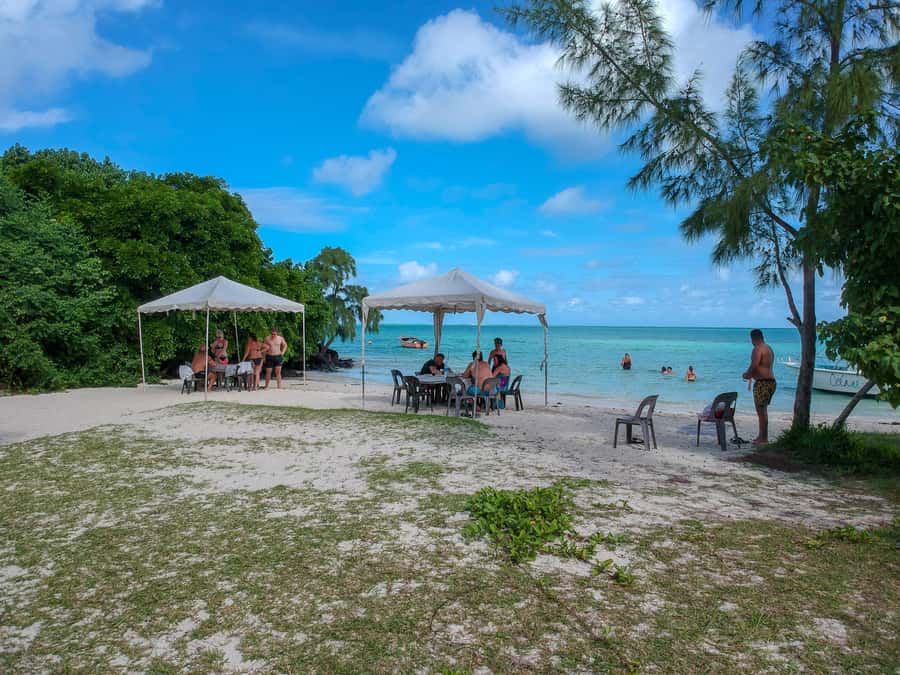 Trou D'Eau Douce: 5 island tour Mauritius with lunch/drinks - Starting beside the Mauritian flag at Trou d’Eau Douce
