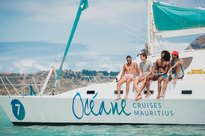 WEST : OCÉANE Private full day cruise to Ile aux Benitiers - Black River snorkeling in shallow water
