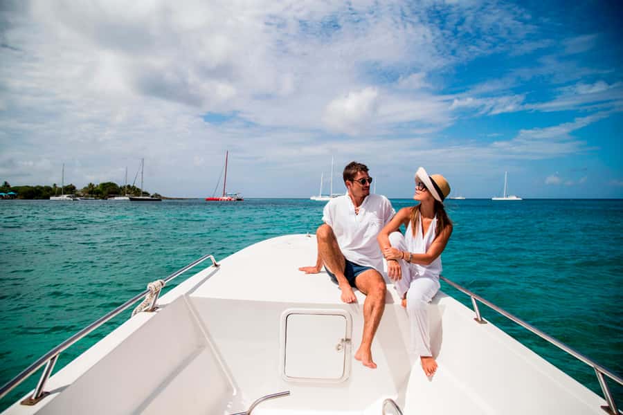 West: Swim wz dolphins, Crystal Rock, Lunch Benitiers island - Key points at a glance